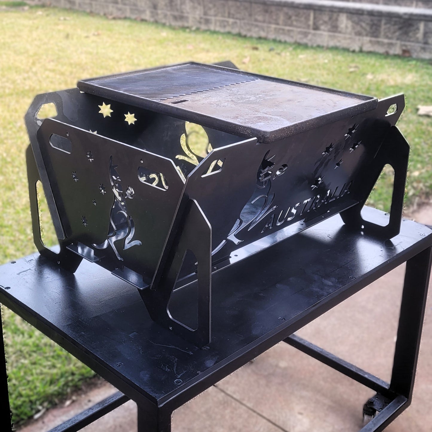 Flatpack Fire Pit | Australiana | Boxing Kangaroo
