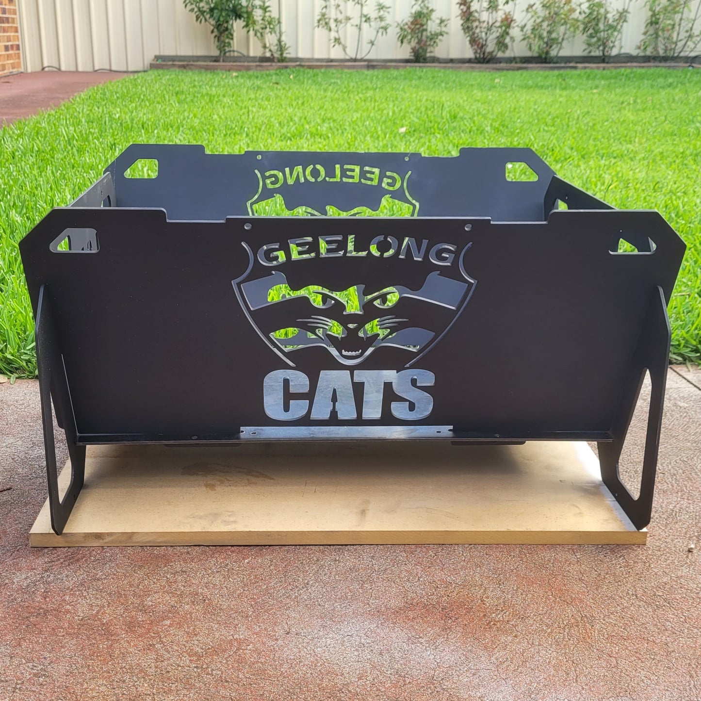 Flatpack Fire Pit | Aussie Rules Football | Geelong Cats (Themed)